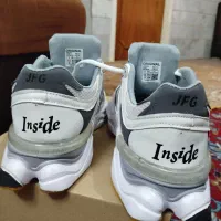 یک جفت کتونی نیو بالانس|کیف، کفش، کمربند|قم, هفت تیر|دیوار