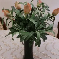 یک دسته گل مصنوعی