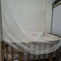 گهواره و تخت کنار مادر
