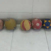 تعدادی توپ والیبال و فوتبال|ورزش‌های توپی|بروجرد, |دیوار