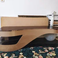 ساعت و زیر تلویزیون و تعدادی وسایل دیگر