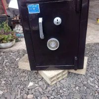 گاوصندوق تک طبقه بزرگ .بنفش