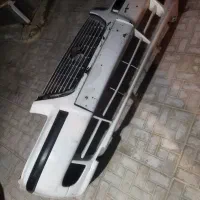 سپرسمندترح لبخند با جلو پنجره