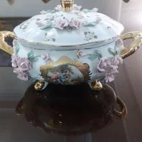 شکلات و شیرینی خوری