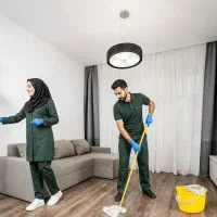 نیروی خدماتی آقا و خانم با وسایل نظافت