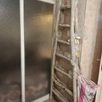 نردبان چوبی دو پا