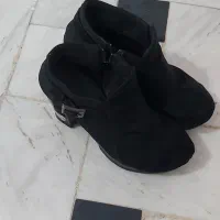 نیم بوت سایز ۳۹ پاشنه ۵ سانت تمیز سالم در حدنو