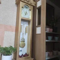 ساعت برپایی ایستاده کرم رنگ