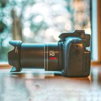 دوربین حرفەای اولترازوم کانن