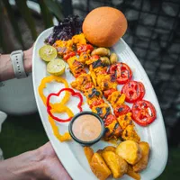 آشپز و کمک آشپز و آماده ساز|استخدام خدمات فروشگاه و رستوران|شیراز, چنچنه|دیوار