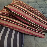 تعدادی تشک از پشم وبالش از پر|رختخواب، بالش، پتو|لاهیجان, مهرگان|دیوار