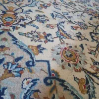 فرش کاشان کارکرده  زمینه کرم