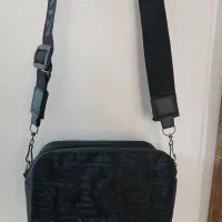 چند تا کیف دوشی و دستی زنانه و دخترانه، در حد نو.|کیف، کفش، کمربند|دماوند, گیلاوند|دیوار