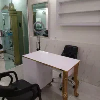 نیاز به ناخن کار و مژه کار