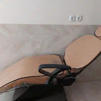 فروش 4 صندلی و 1 تخت آرایشگاهی در حد نو  سیرجان|آرایشگاه و سالن‌های زیبایی|سیرجان, |دیوار