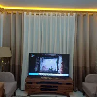 پرده سفید و دو پنل کناری