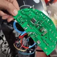 تعمیرکار و کارآموز تعمیرات لوازم خانگی