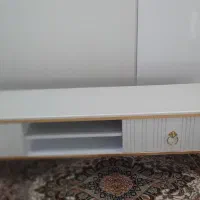 میز تلویزیون در حد نو