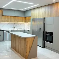نیروی ماهر در کارگاه کابینت سازی