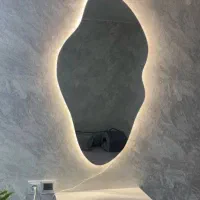 آیینه د فرمه کوچیک مناسب برای میز آرایش