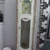 بوفه و ساعت چوبی