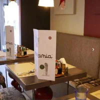 استخدام پیتزا زن و کارگرساده باحقوق بالا|استخدام خدمات فروشگاه و رستوران|تهران, حکمت|دیوار