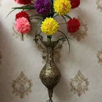 گلدان برنجی و گل