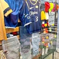 فروش میز چوب روس همراه دکور فنس بوتیک