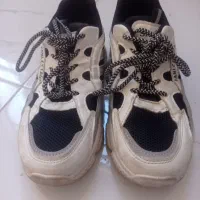 کفش خارجی سایز 37در حد برا ما تنگ هس