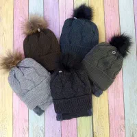 کلاه و شال دور گردنی پوم دار ریزبافت