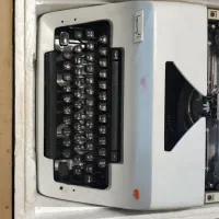 ماشین تایپ المپیا قدیمی