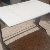 میز مطالعه بزرگ و جادار