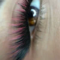 سالن تخصصی کاشت مژه و لیفت ابرو آف ویژه در آموزش