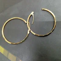 یک جفتگوشواره بدل و سالم