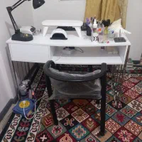 میز ناخن و صندلی