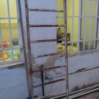 پله آهنی به ارتفاع 2 متر