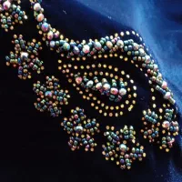 لباس محلی منجوق دوزی|لباس|لردگان, |دیوار