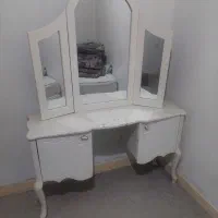 میز آرایشی تمیز ومحکم