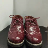 تعدادی کفش ورنی