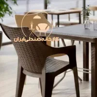 میز و صندلی پلاستیکی طرح هاتف نهارخوری غذاخوری