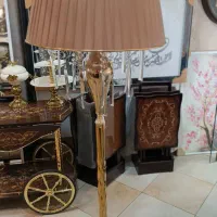 آباژور کنار سالنی فلزی|چراغ خواب و آباژور|هشتگرد, شهرک ولیعصر (مصلی)|دیوار