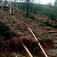 ۲۰۰متر زمین باغی ( کلبه نیمه ساخت سوئیسی )