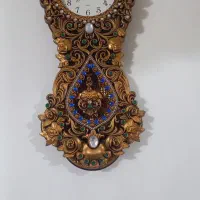 ساعت دیواری نگین کاری شده
