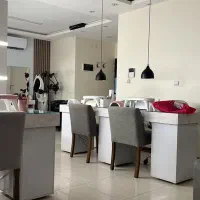 اجاره تخت مژه ومیز ناخن وصندلی کوتاهی|اجارهٔ دفتر کار، اتاق اداری، مطب|شیراز, قدوسی غربی|دیوار