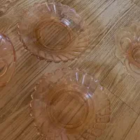 چندین عدد ظروف قدیمی و ترمه|کلکسیون اشیاء عتیقه|رشت, ساغری سازان|دیوار