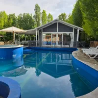 ویلا استخردار  تمیز با آب تازه گرم روباز