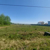 زمین مسکونی۵۰۰متر امتیاز برق و گاز وآب دارد بر خ