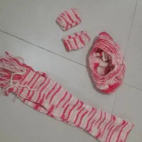 شال وشلوار های جین ودو عدد مقنعه نو