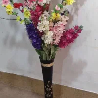 گلدان و گل مصنوعی