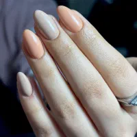 خدمات ارایشگری و ناخن